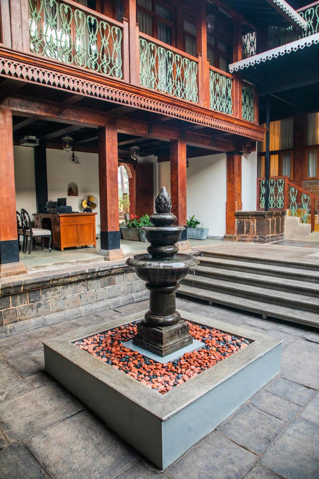 Sawantwadi Palace Boutique Art Hotel Exterior photo